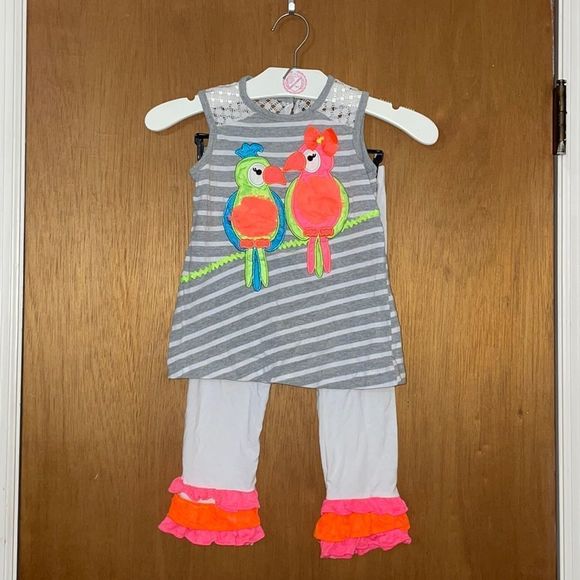 •COUNTING DASIES• Bouqitue style little girls neon parrots outfit in size 4 EUC - Picture 8 of 10